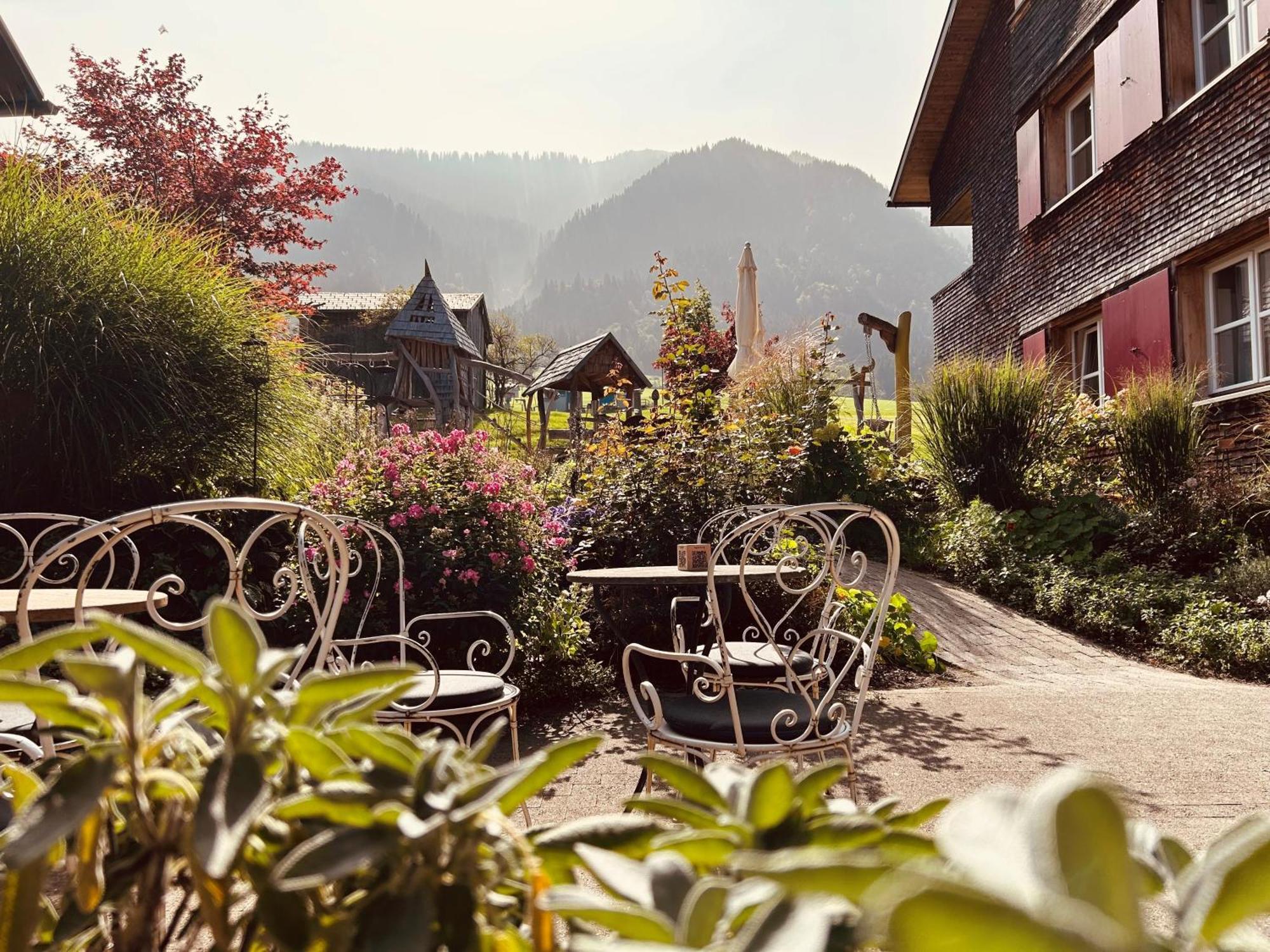 Alpen Hotel Post Au (Vorarlberg) Екстериор снимка